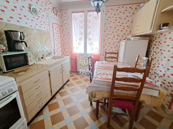 86530 AVAILLES EN CHATELLERAULT Maison sur sous sol avec grand terrain et double garage à Availles-en-Châtellerault