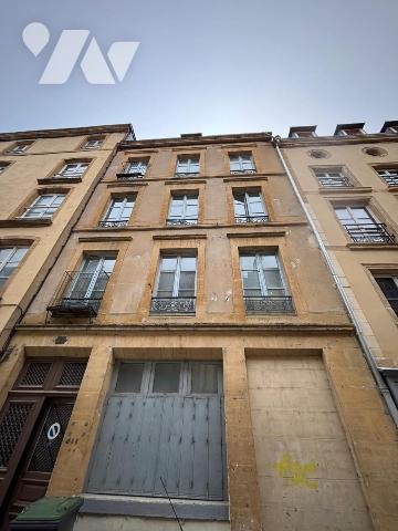 Nouveau mandat, immeuble de rapport situé au pied du château fort de SEDAN comprenant:

- 4 a...