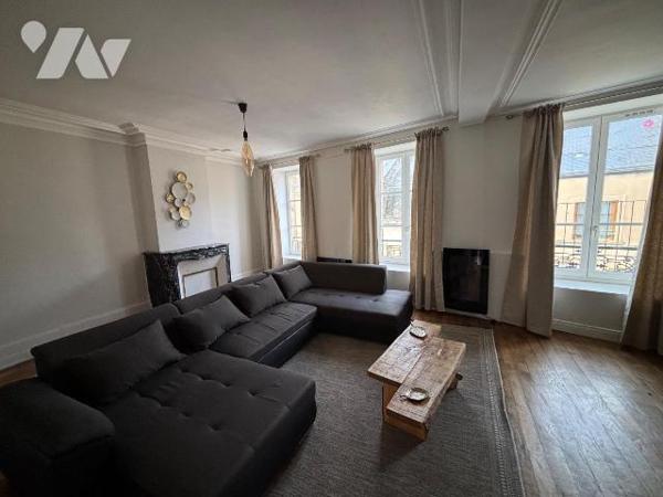 Nouveau mandat, immeuble de rapport situé au pied du château fort de SEDAN comprenant:

- 4 a...