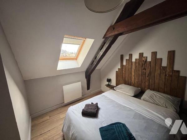 Nouveau mandat, immeuble de rapport situé au pied du château fort de SEDAN comprenant:

- 4 a...