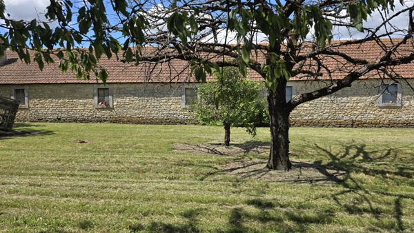 Maison  1 pièce(s)  1 chambre(s)  147 m²