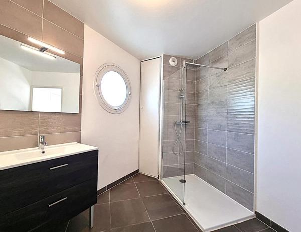 Appartement  2 pièce(s) 49 m2 Toulon Est