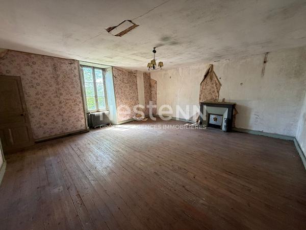 Maison en pierre à rénover ,170 m², 4 chambres, beaux volumes.