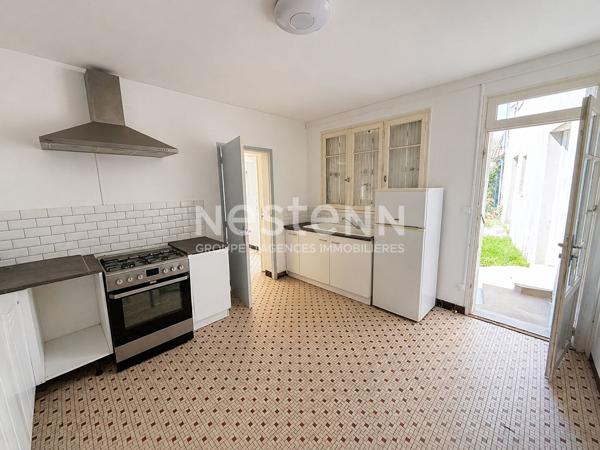 Maison en pierre à rénover ,170 m², 4 chambres, beaux volumes.