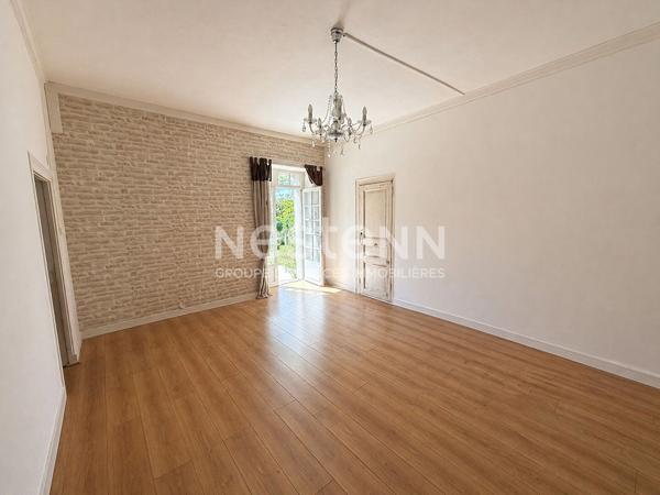 Maison en pierre à rénover ,170 m², 4 chambres, beaux volumes.