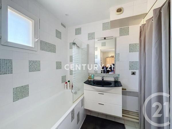 Maison à vendre  6 pièces - 97 m 2   NOISY LE GRAND  - 93