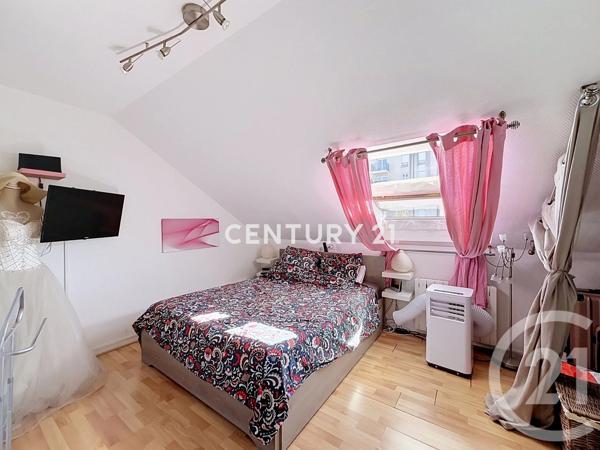 Maison à vendre  6 pièces - 97 m 2   NOISY LE GRAND  - 93