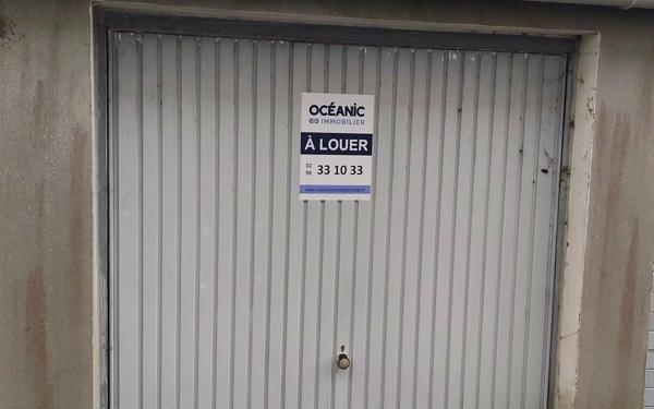 Stationnement à louer    12,50 m2 Brest