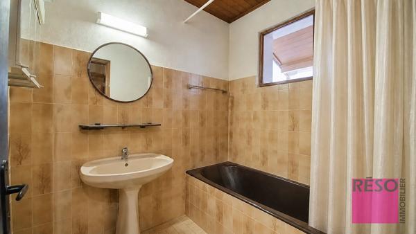 MAISON AU CALME AVEC VUE GRAND TERRAIN