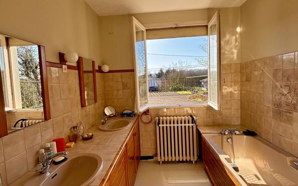 Maison à vendre    8 pièces •  Pineuilh