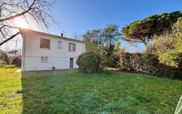 Maison à vendre    8 pièces •  Pineuilh