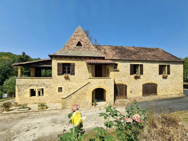 Maison de Charme en Dordogne avec Terrasse Couverte et Vue Panoramique – 20 Minutes de Sarlat