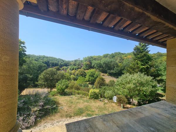 Maison de Charme en Dordogne avec Terrasse Couverte et Vue Panoramique – 20 Minutes de Sarlat