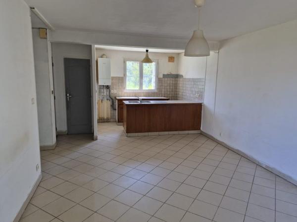 MAISON DIVISEE EN 2 APPARTEMENTS DONT UN LOUE
