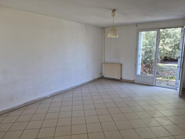 MAISON DIVISEE EN 2 APPARTEMENTS DONT UN LOUE