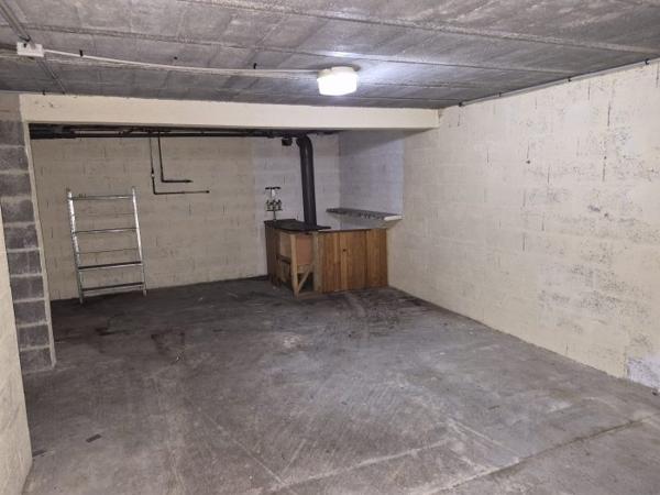 MAISON DIVISEE EN 2 APPARTEMENTS DONT UN LOUE