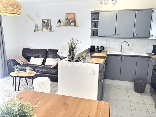 A VENDRE Appartement 2 pièces de 40 m2 AVEC UNE PLACE DE PARKING BANDOL 83150