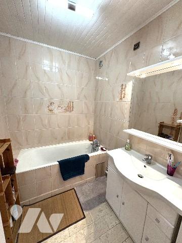 St Julien un appartement T4 avec balcon au 4ème et dernier étage