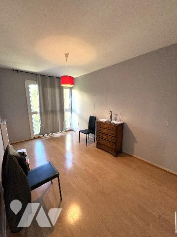 St Julien un appartement T4 avec balcon au 4ème et dernier étage