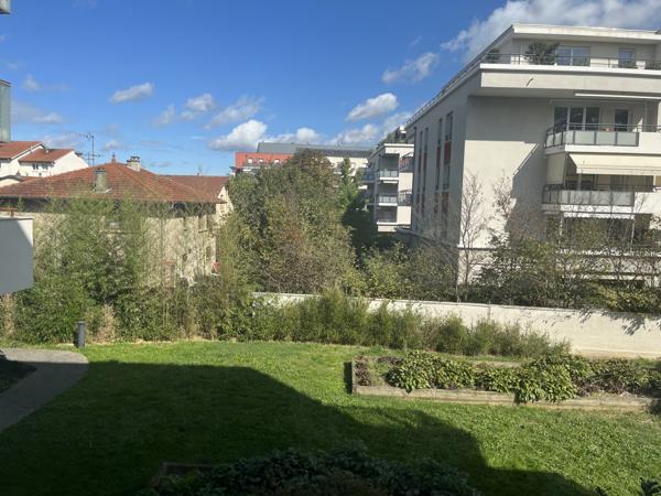 Décines-Charpieu (69150) DECINES CENTRE APPARTEMENT PMR 60 m² AVEC TERRASSE ET GARAGE