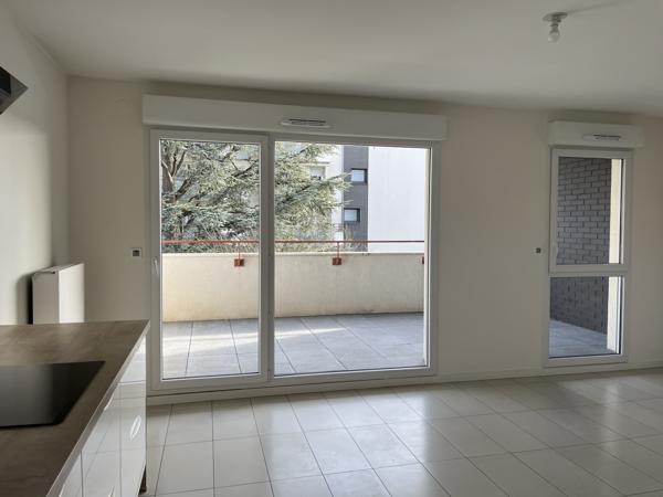 Décines-Charpieu (69150) DECINES CENTRE APPARTEMENT PMR 60 m² AVEC TERRASSE ET GARAGE