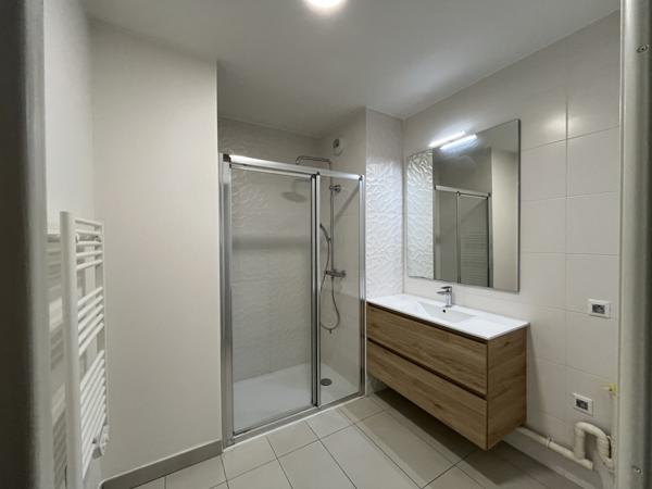 Décines-Charpieu (69150) DECINES CENTRE APPARTEMENT PMR 60 m² AVEC TERRASSE ET GARAGE