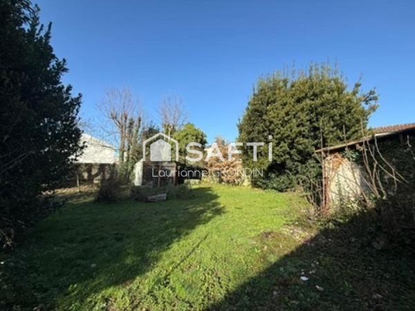 TERRAIN CONSTRUCTIBLE CENTRE VILLE - SAINT JEAN D ANGELY