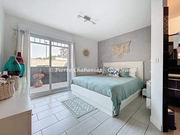 Duplex inversé (souplex) atypique à vendre - 5 pièces - 180 m² - proche douane commerces transports - COLLONGES SOUS SALEVE (74)