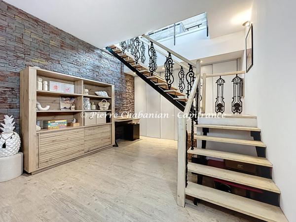 Duplex inversé (souplex) atypique à vendre - 5 pièces - 180 m² - proche douane commerces transports - COLLONGES SOUS SALEVE (74)