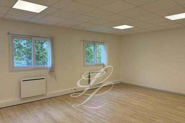 Location - BUREAUX 117 m 2