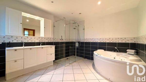 Maison 7 pièces de 164 m² à Bailleul (59270)