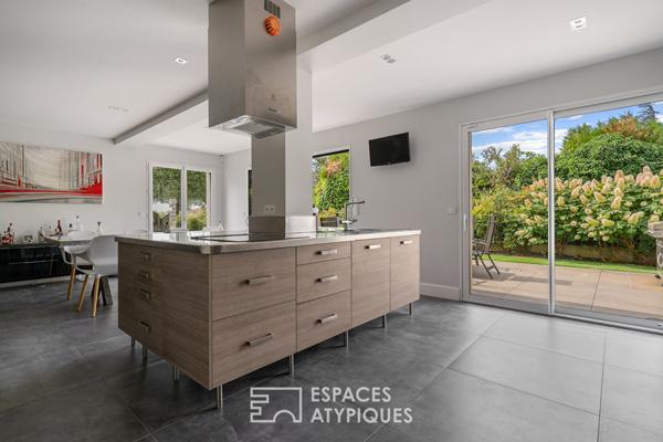 Maison contemporaine dans le vieux Collonges