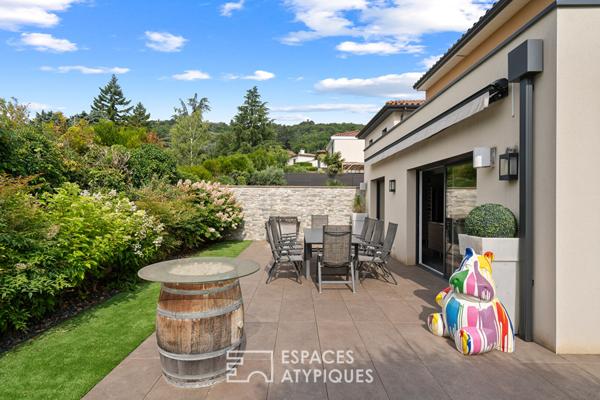 Maison contemporaine dans le vieux Collonges