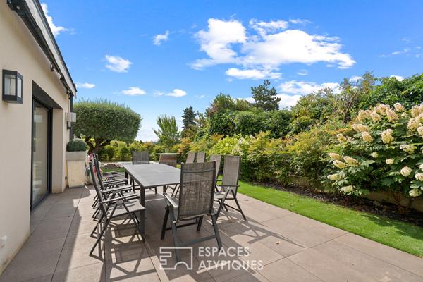 Maison contemporaine dans le vieux Collonges