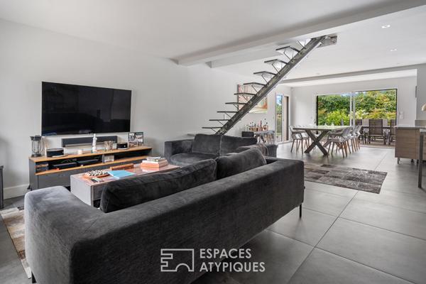 Maison contemporaine dans le vieux Collonges