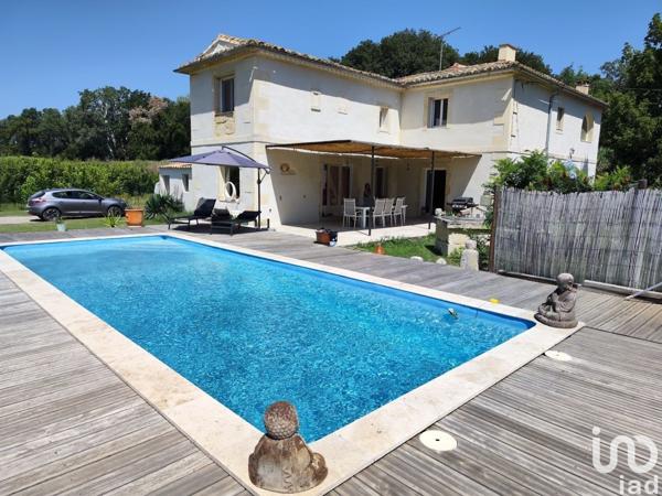 Maison 8 pièces de 258 m² à Arles (13200)