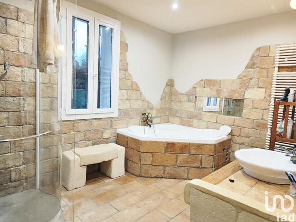 Maison 8 pièces de 258 m² à Arles (13200)