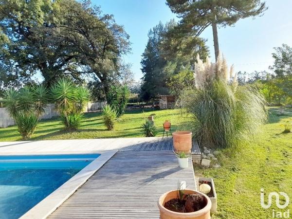 Maison 8 pièces de 258 m² à Arles (13200)