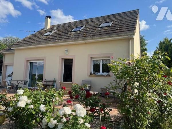 ORBEC MAISON TRADITIONNELLE BEL ENVIRONNEMENT VUE SUR LA VALLEE