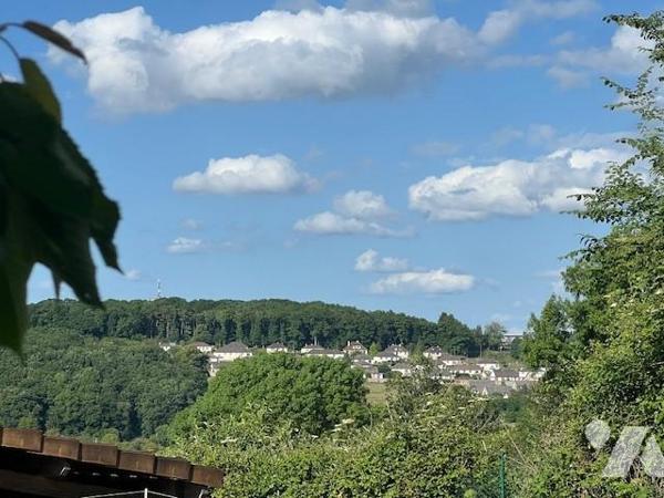 ORBEC MAISON TRADITIONNELLE BEL ENVIRONNEMENT VUE SUR LA VALLEE