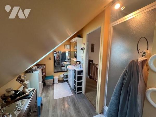 ORBEC MAISON TRADITIONNELLE BEL ENVIRONNEMENT VUE SUR LA VALLEE