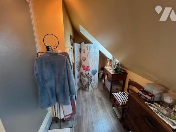 ORBEC MAISON TRADITIONNELLE BEL ENVIRONNEMENT VUE SUR LA VALLEE