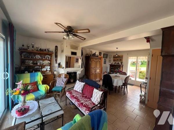 ORBEC MAISON TRADITIONNELLE BEL ENVIRONNEMENT VUE SUR LA VALLEE