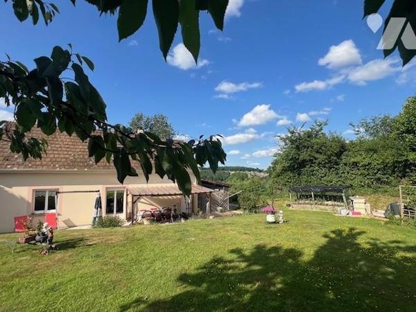 ORBEC MAISON TRADITIONNELLE BEL ENVIRONNEMENT VUE SUR LA VALLEE