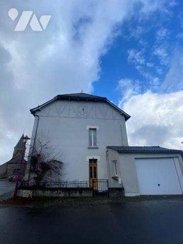 A vendre à Ally (CANTAL), dans le bourg, à proximité de l'ensemble des commerces et services, u...