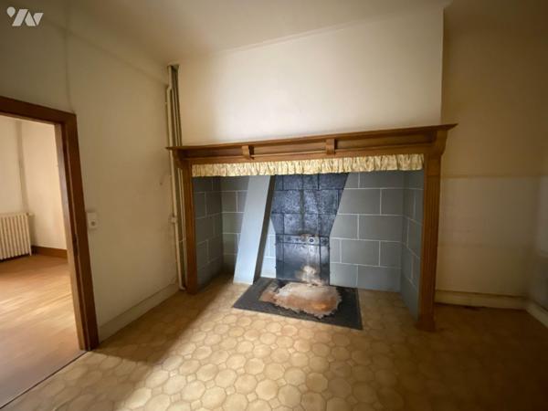 A vendre à Ally (CANTAL), dans le bourg, à proximité de l'ensemble des commerces et services, u...