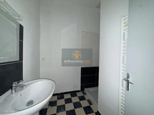 Location                                                      Appartement
                        
                     3 pièces                      58 m2                     à Apt