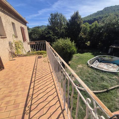 À VENDRE – VILLA À RÉNOVER – SECTEUR RÉSIDENTIEL DU PONT DES ANGES / LES BAUMELLES villa 140m² sur 1870m² de t