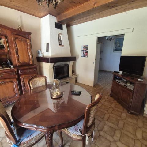 À VENDRE – VILLA À RÉNOVER – SECTEUR RÉSIDENTIEL DU PONT DES ANGES / LES BAUMELLES villa 140m² sur 1870m² de t
