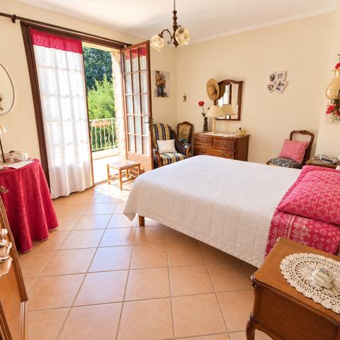 À VENDRE – VILLA À RÉNOVER – SECTEUR RÉSIDENTIEL DU PONT DES ANGES / LES BAUMELLES villa 140m² sur 1870m² de t